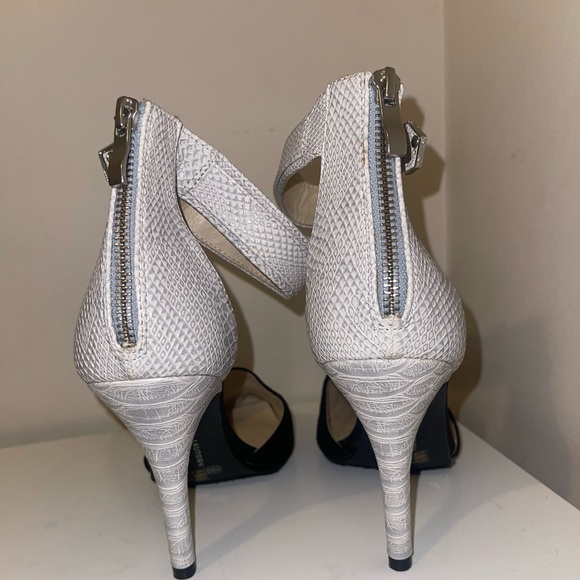 Chinese Laundry Solitaire Black and Gray  Pointy Toe Heels Women Size 10 US - Picture 5 of 6